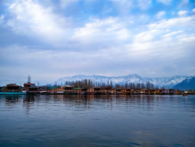 Sringar Dal lake